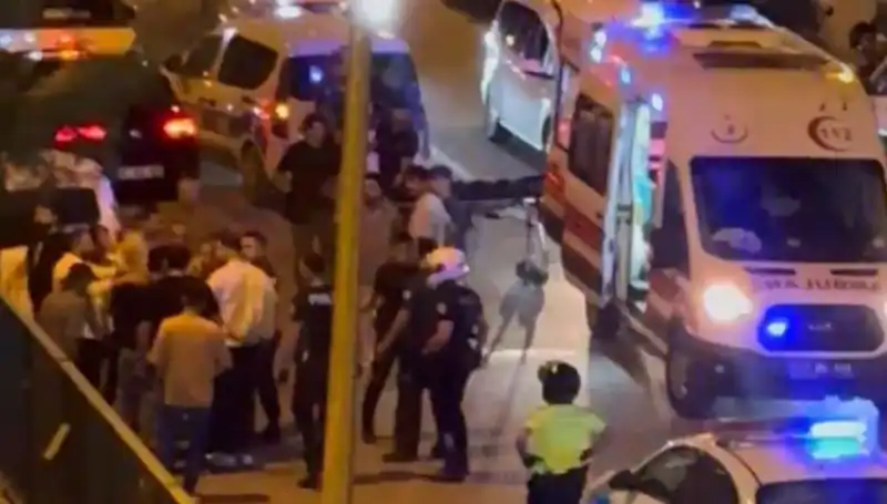 Mardin'de Bıçaklı Kavga: İki Grupla Birbirine Girdi, Olay Yerin Dumanı Tuttu