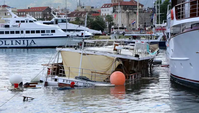 Hırvatistan'da Korkutan Fırtına: Feribot Gemi Kaza Sonucu Battı