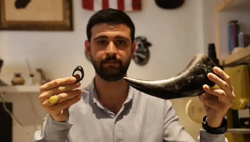 Türk Savaşçıların Dikkatini Çeken Geleneksel Manda Boynuzu Ekipmanı