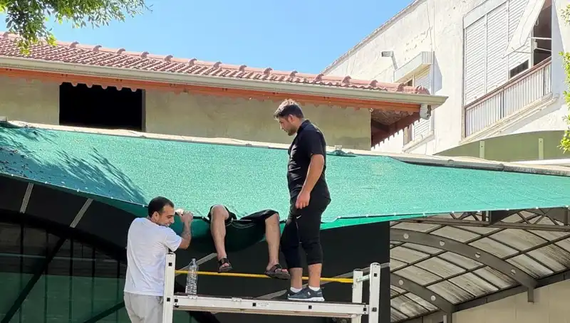 Dengesini Kaybeden Genç Balkondan Düşerek Yaşam Mücadelesi Veriyor
