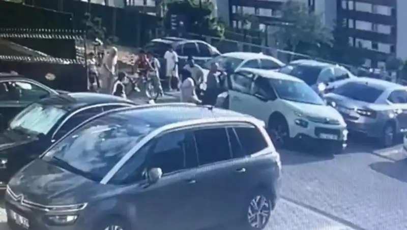 Eşini ve Yakınlarını Ezme Olayı: Duygusal Çalkantıların Derinlerinde Ne Yatıyor?