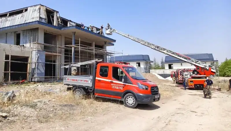 Ankara Gölbaşı'nda Villalarda Yangın: Konutlar Tehlikede!