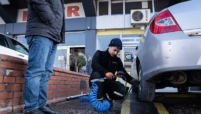 Hatalı Lastik Basıncı Kazalara Davetiye Çıkartıyor: Güvenli Sürüş İçin Kontrol Şart!