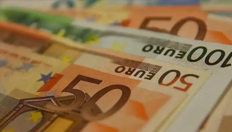 Euro Düşüşte: Ekonomik Gelişmeler ve Gelecek Beklentileri