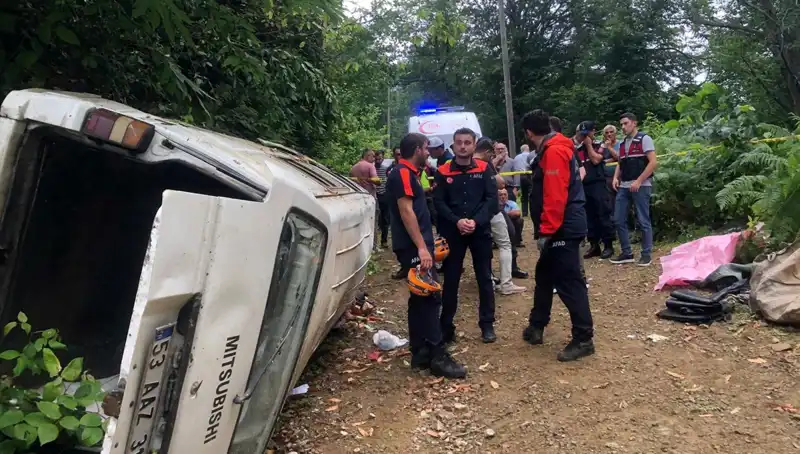 Rize'de Minibüs Faciası: Yamaçtan Yuvarlanan Araçta İki Ölü, Üç Yaralı!