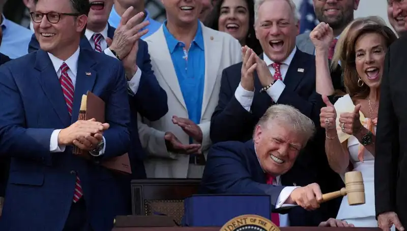Trump’tan İhtiyaç Sahiplerine Umut: "Büyük, Güzel Yasa Tasarısı" İmzalandı