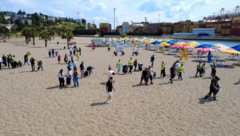 Plajlarda Yaz Temizliği: Doğaya Duyulan Saygı Yeniden Canlanıyor