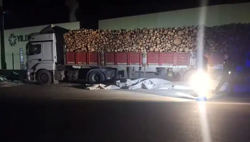 Brandayı Toplayan TIR Sürücüsüne Otomobil Çarptı: Olayın Detayları