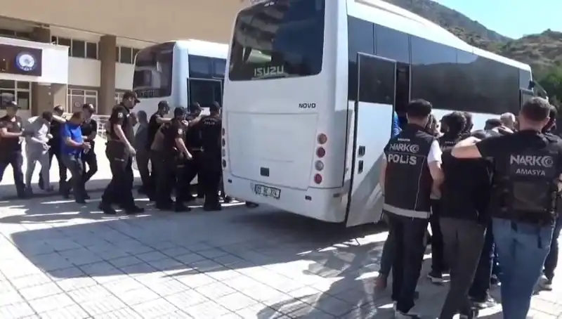 Amasya'da Uyuşturucu Operasyonu: 13 Kişi Tutuklandı, Ayrıntılar Şok Edici