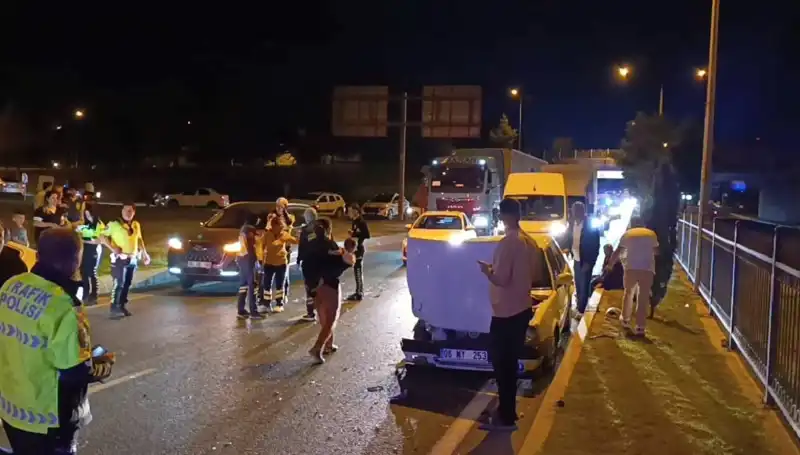 Otoyolda Geri Dönüş Kazası: İkisi Çocuk Dört Yaralı!
