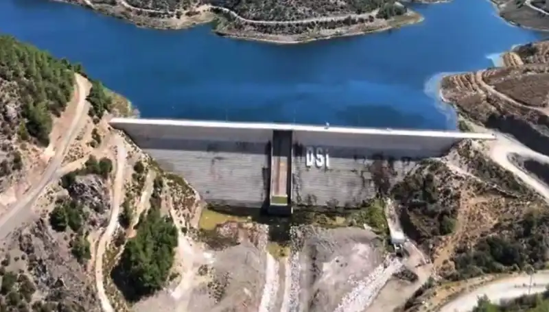Çeşme'nin Susuzluk Çilesine Çözüm: Su Tesisatı Yenileniyor