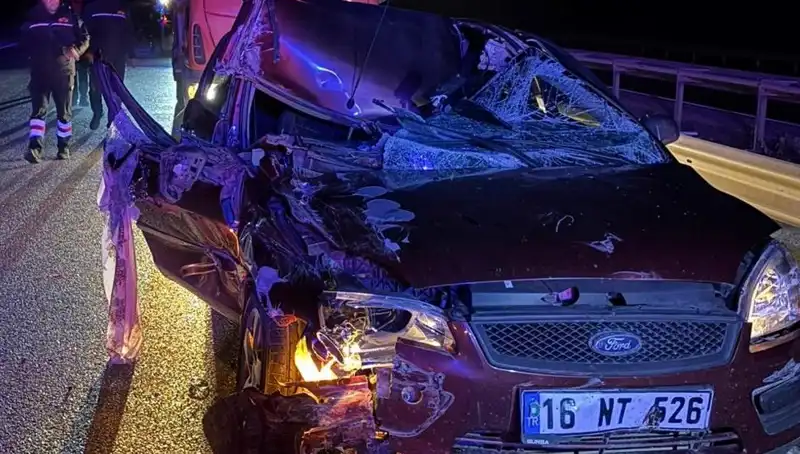 Afyonkarahisar'da Gün Ortasında Otomobil ile TIR Çarpıştı: 4 Yaralı