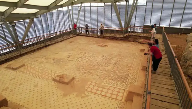 Restore Edilen 'Cennet Bahçesi' Mozaiği Yeniden Ziyarete Açıldı ve Gözleri Kamaştırıyor